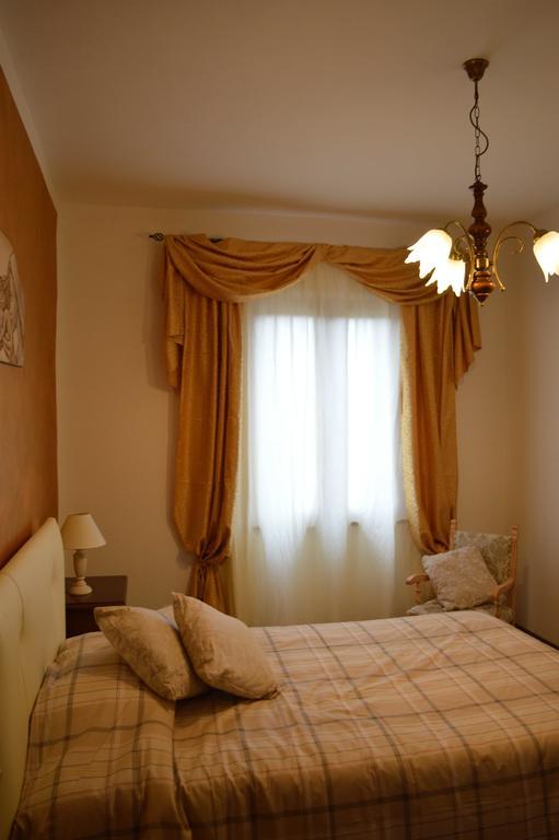 Апартаменты La Piccola Loggia Торрита-ди-Сьена Экстерьер фото